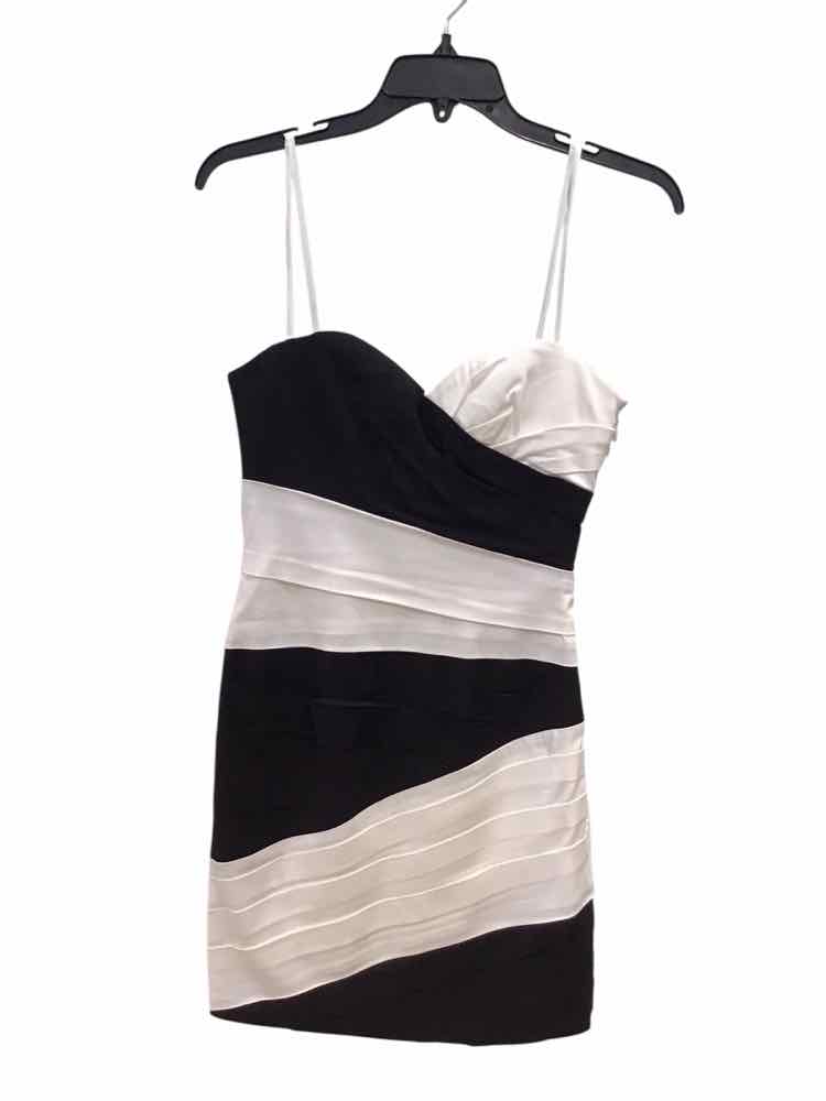 BCBG MAXAZRIA Black and white Size 4 Dress