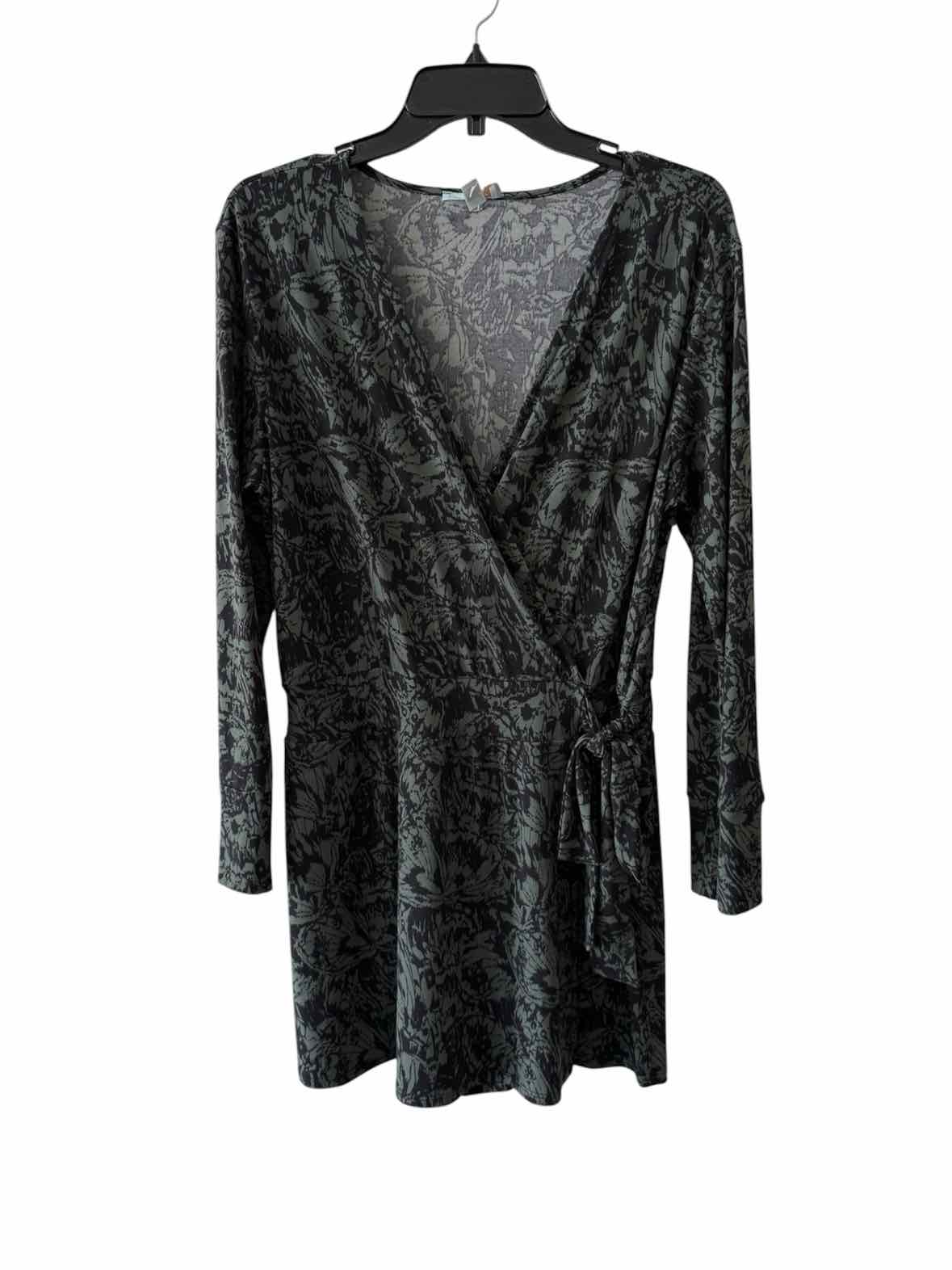 Veronicam Black and Green Size L Romper
