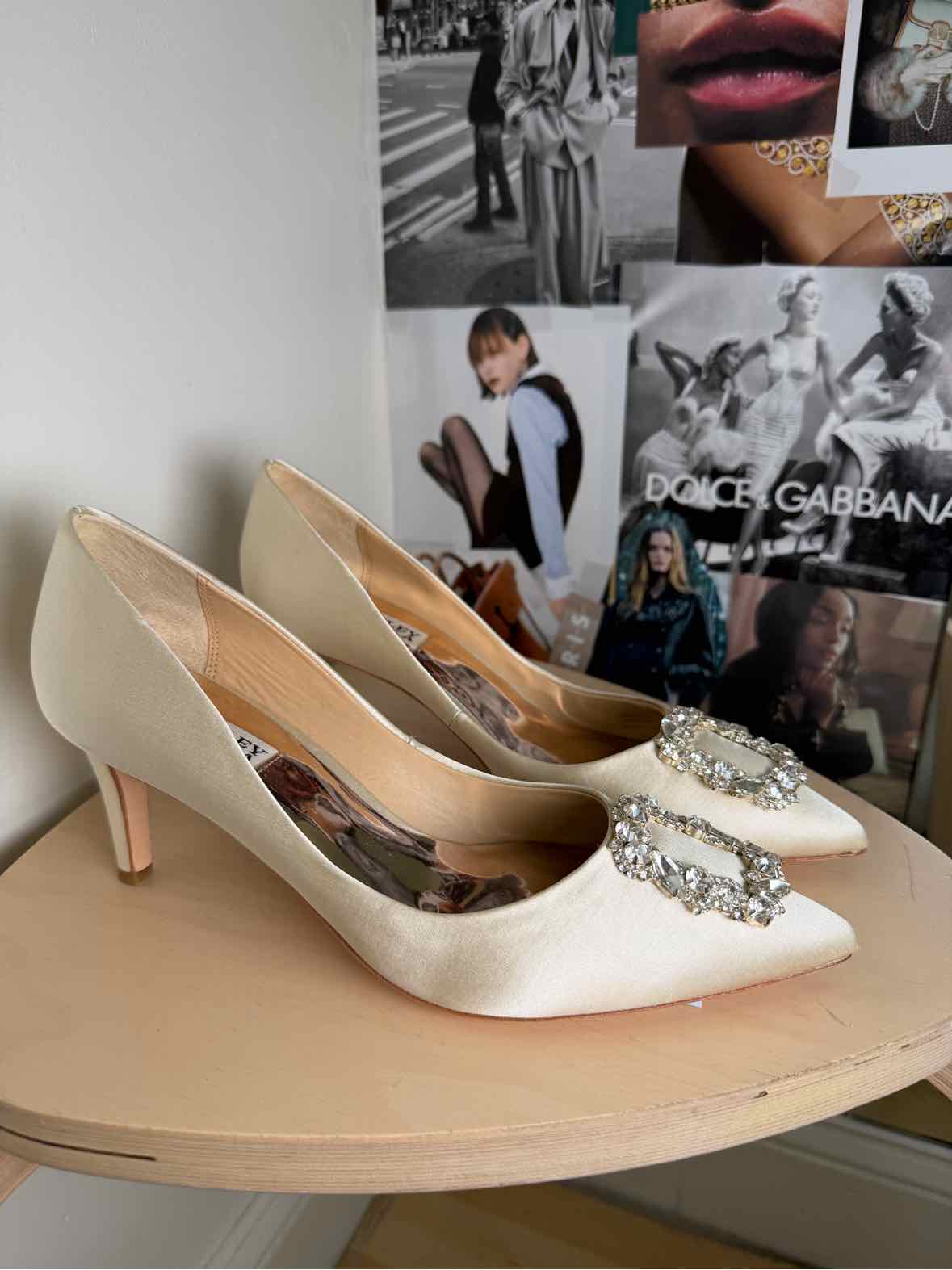 Badgley Mischka Off White Size 7 1/2 Shoes