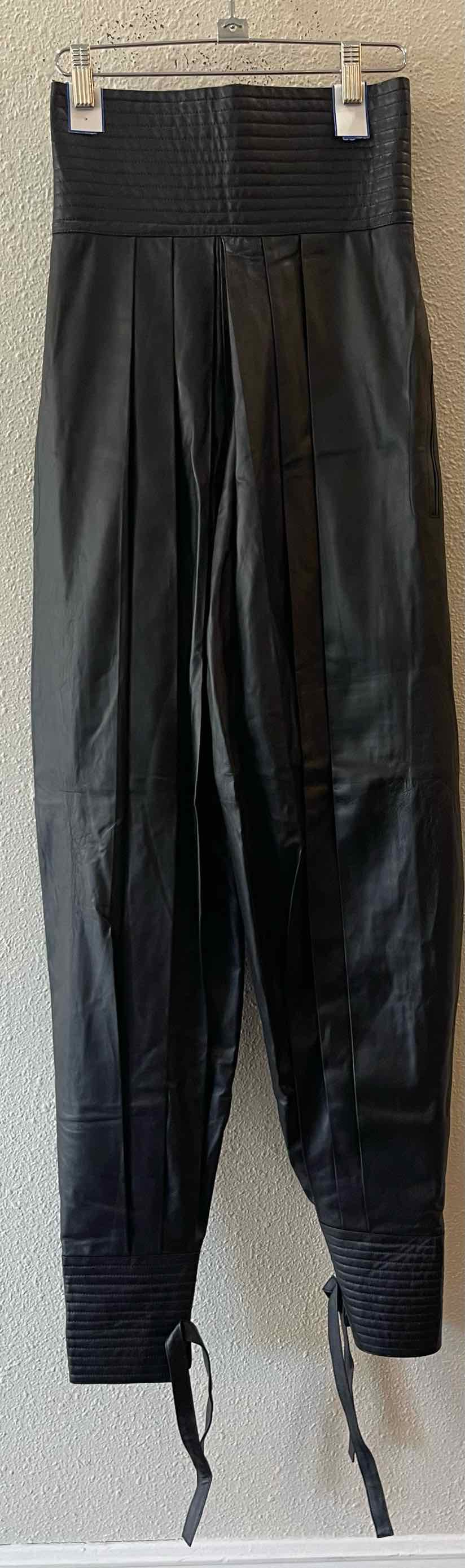 Gucci Black Size 40 Pants