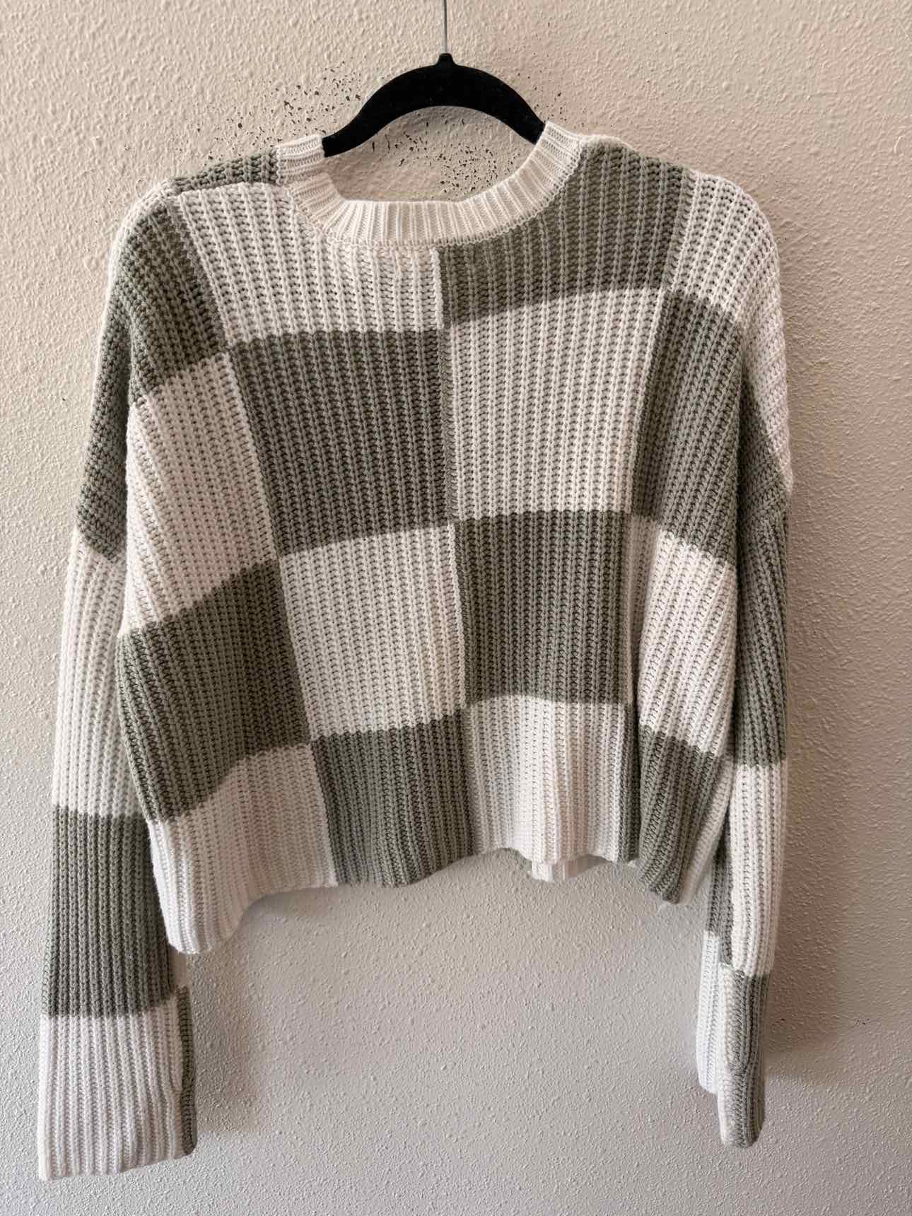 Moon $ Madison Green and White Size L Sweater