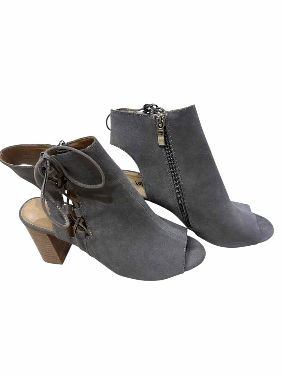 Vaneli Gray Size 8.5 Shoes
