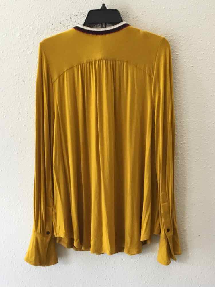 Akemi + Kin Mustard Size L Shirt