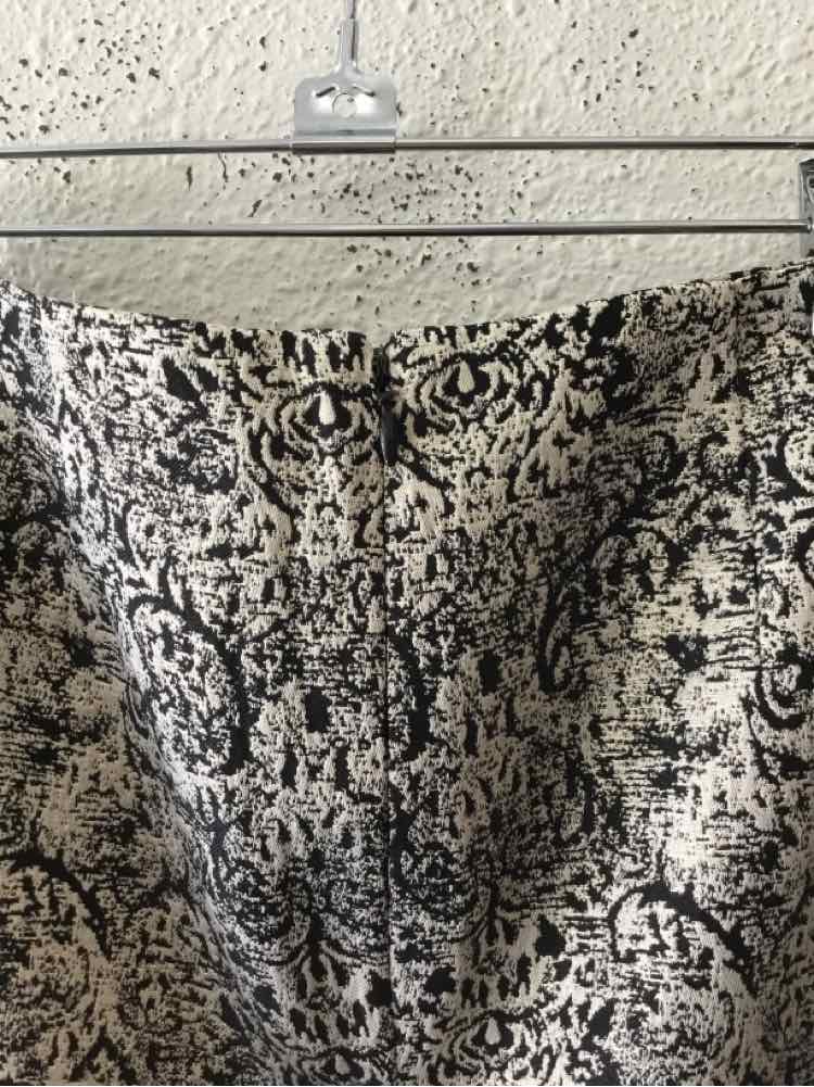 Isaac Mizrahi for Target black and beige Size 4 Skirt