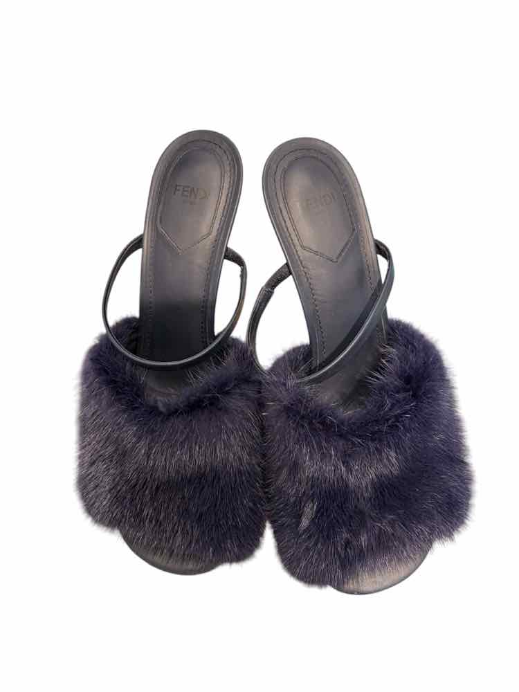Fendi Navy and Gold Size 39 Shoes