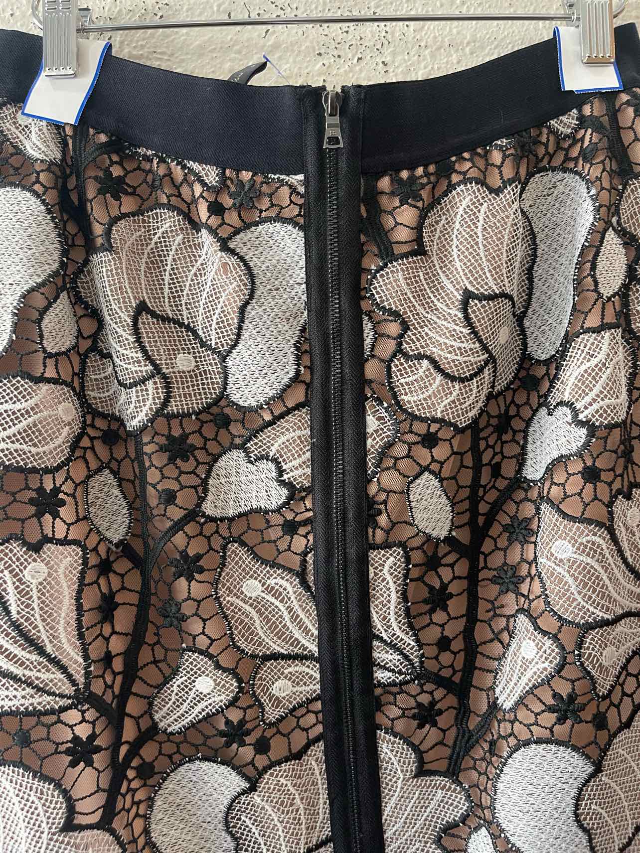 BCBGMax Azria Nude Multi Size M Skirt