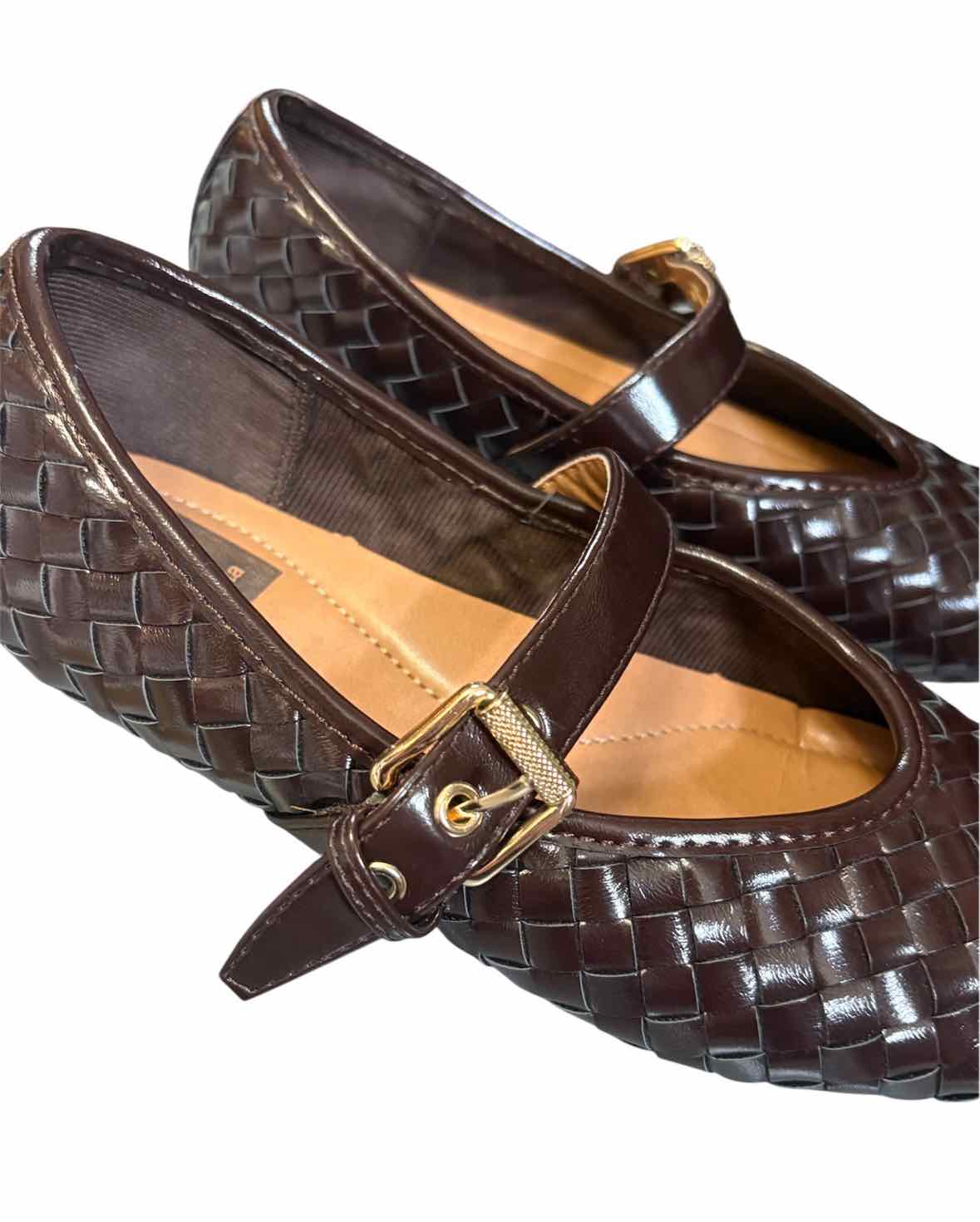 Dolce Vita chocolate Size 6 Flats
