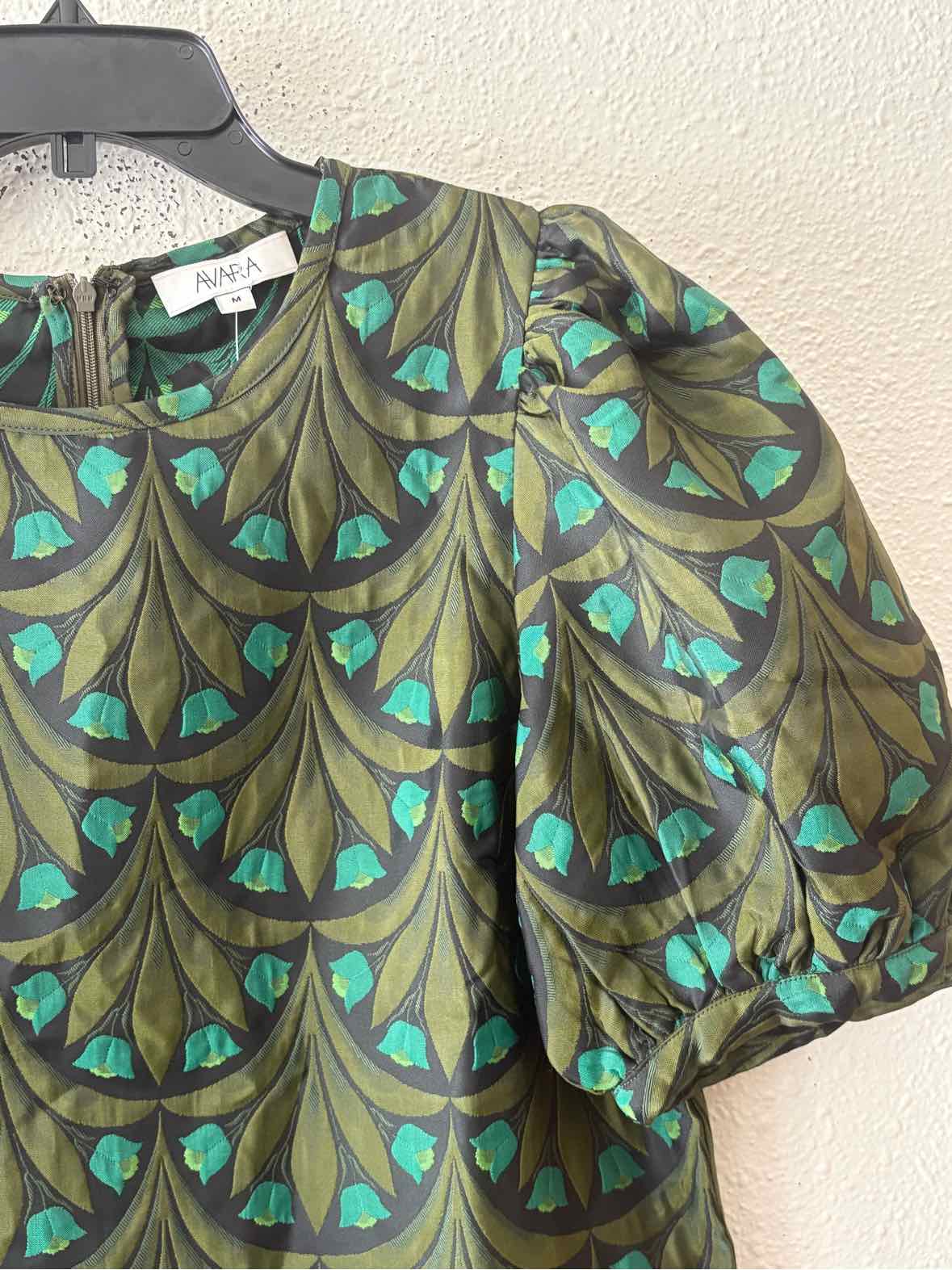 AVARA Black and Green Size M Shirt
