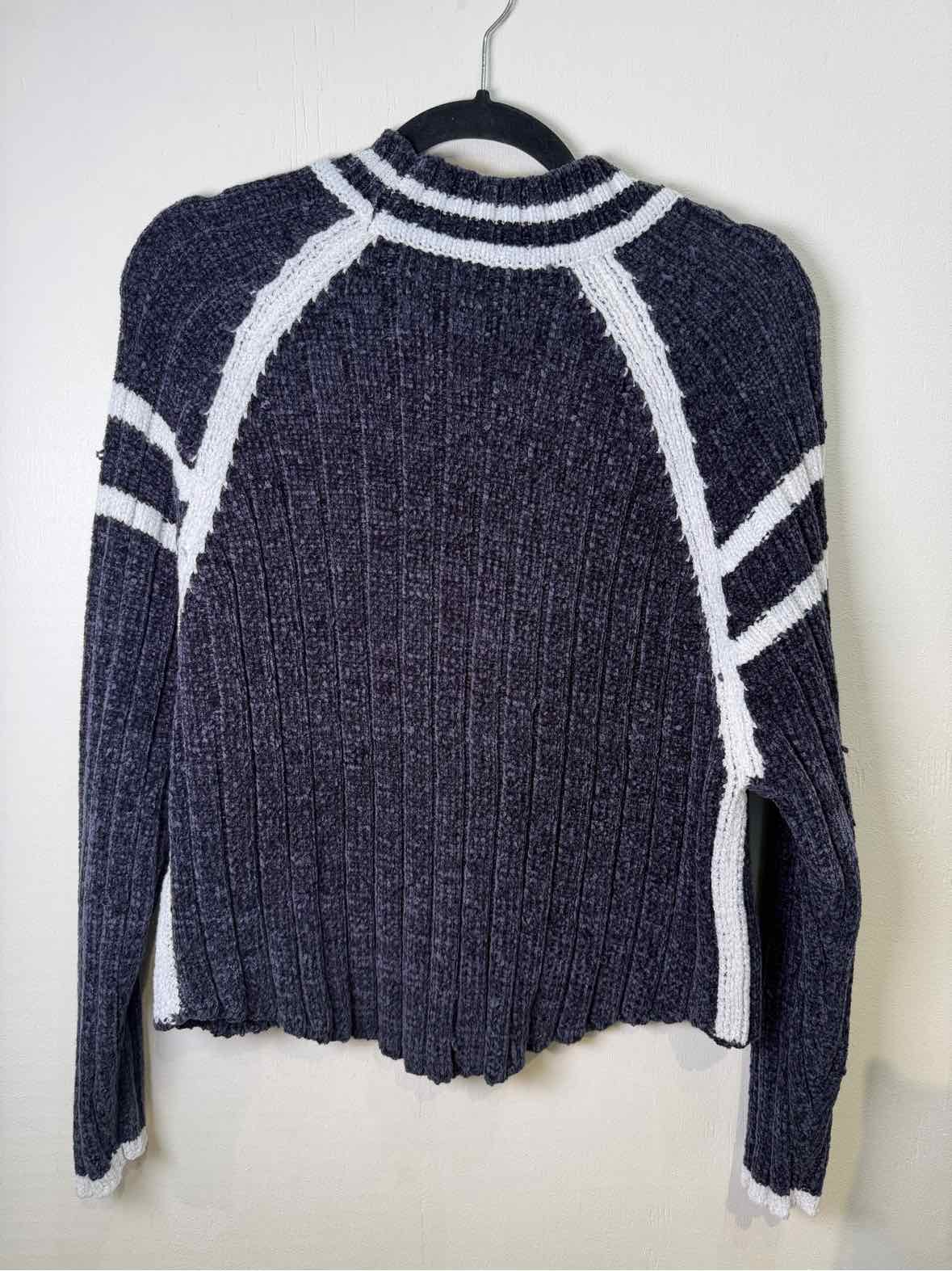 John + Jenn Navy and White Size L Sweater
