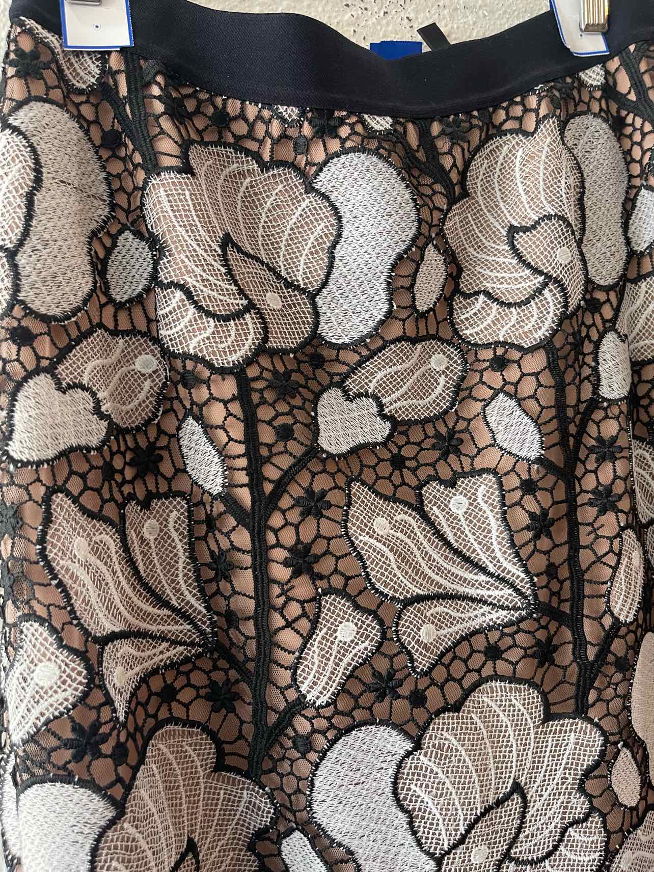 BCBGMax Azria Nude Multi Size M Skirt