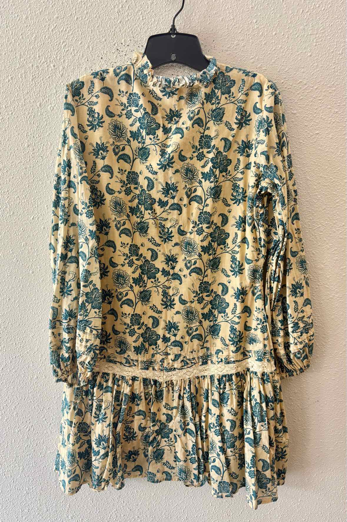 Anna Cate beige and teal Size M Dress