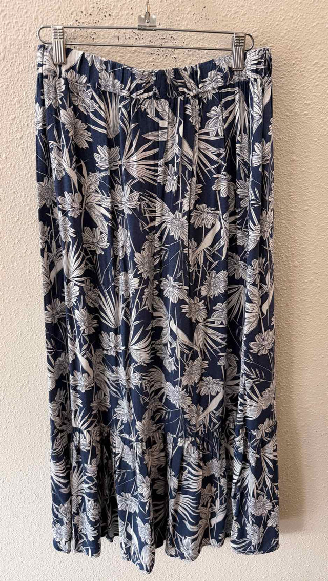 C & C California Navy and White Size M Skirt