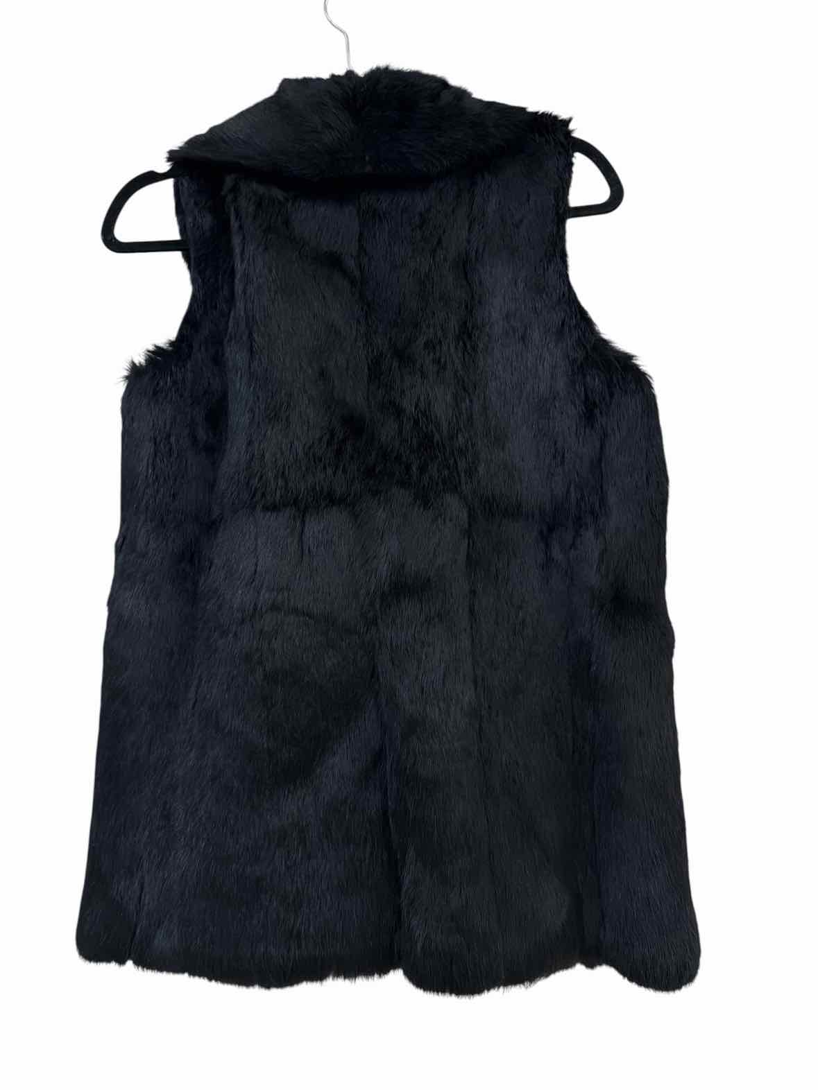 Elizabeth and James Black Size M Vest
