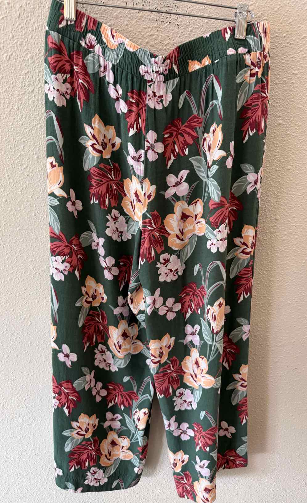 LOFT Green multi Size S Pants