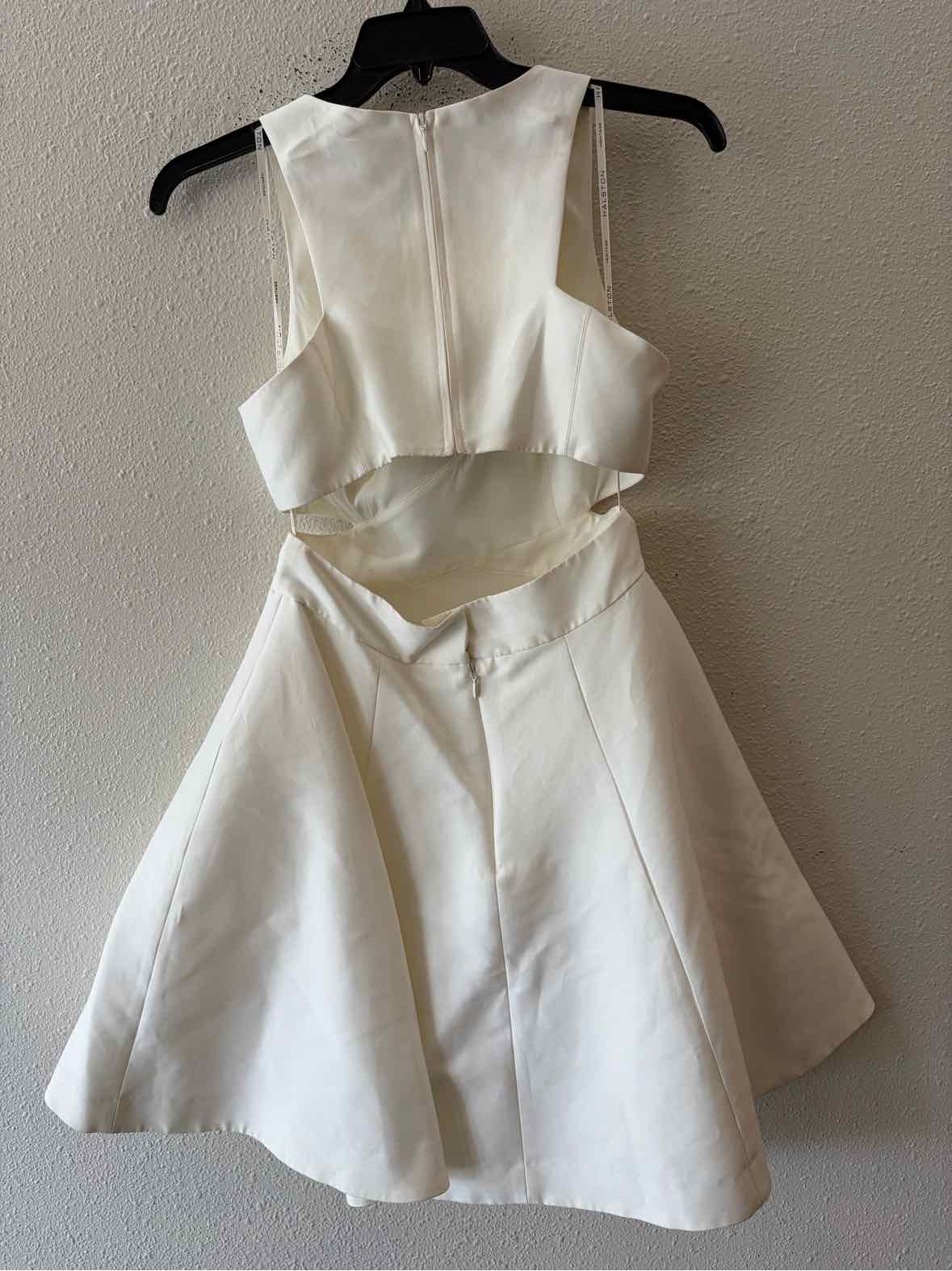 Halston Off White Size 6 Dress