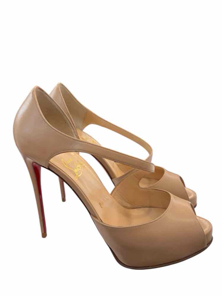 Christian Louboutin Nude Size 38 1/2 Shoes