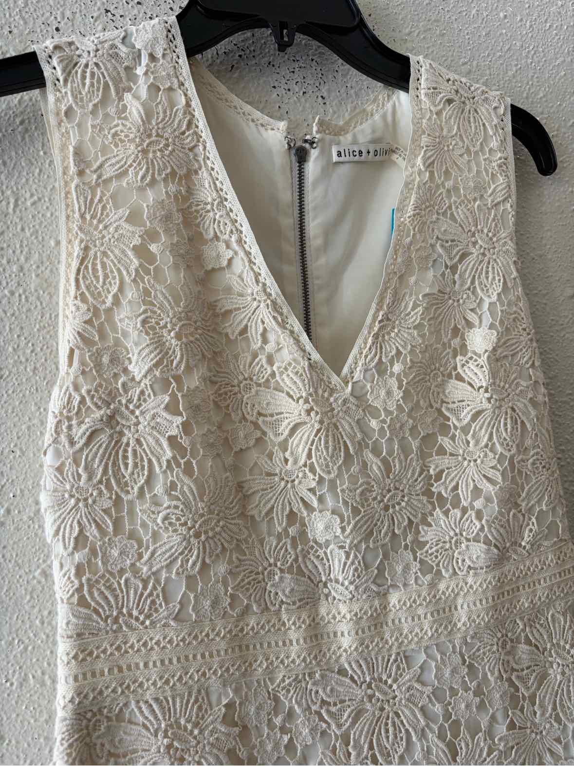 alice + olivia Cream and White Size 4 Dress