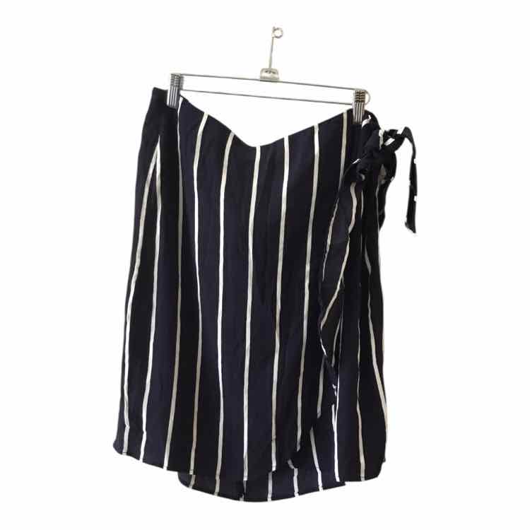 LOFT Navy and White Size 18 Skirt
