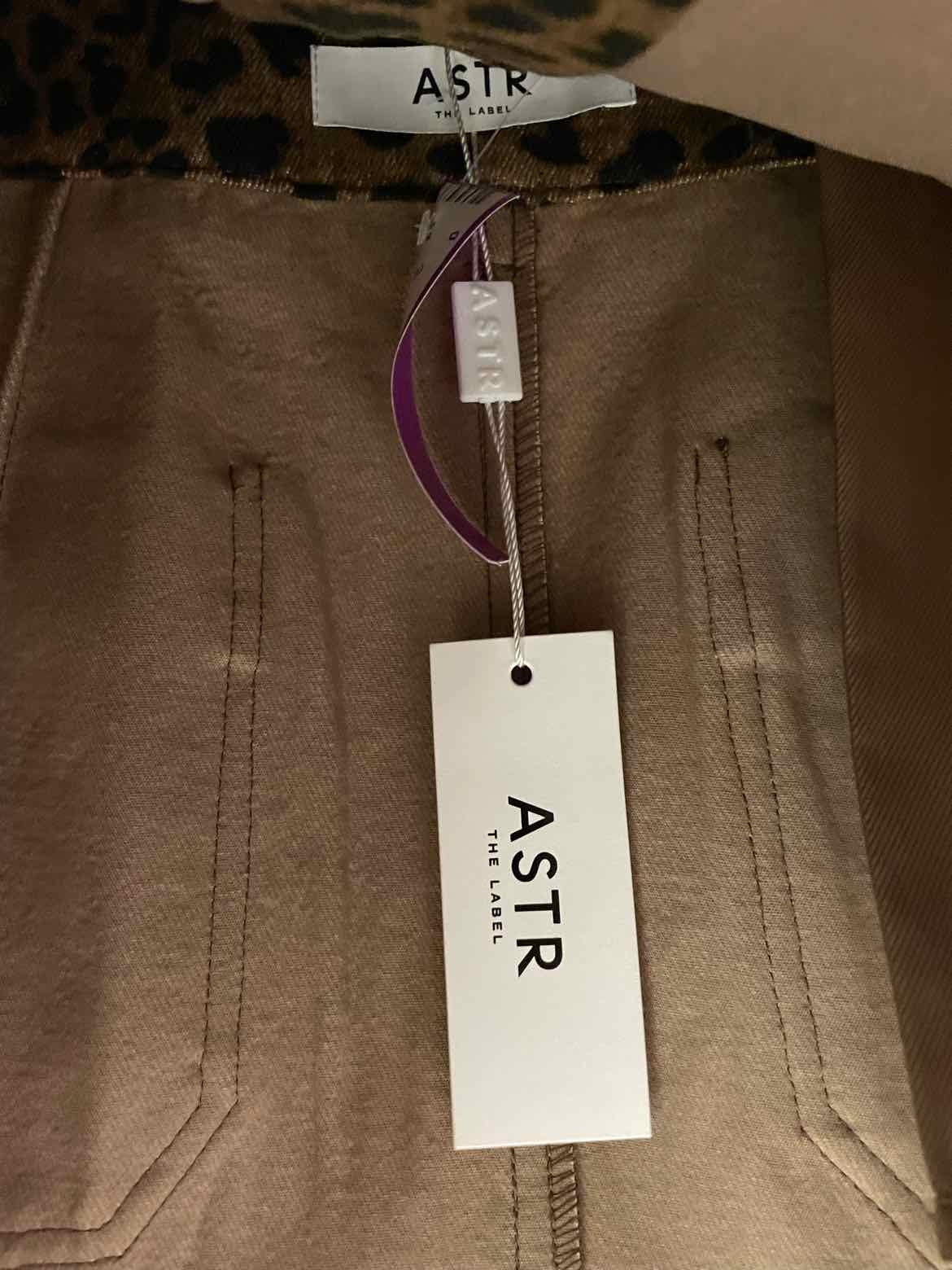 ASTR Cheetah Size L Skirt