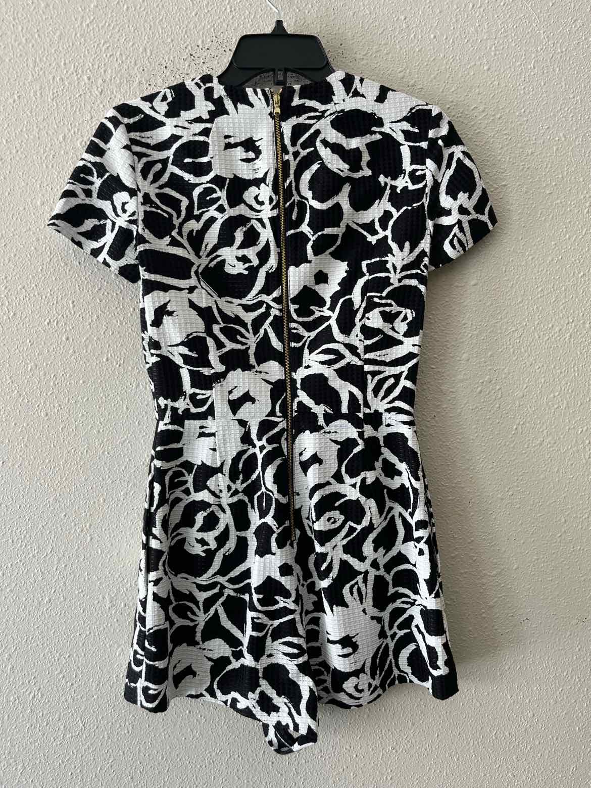 Suno Black and white Size 2 Romper