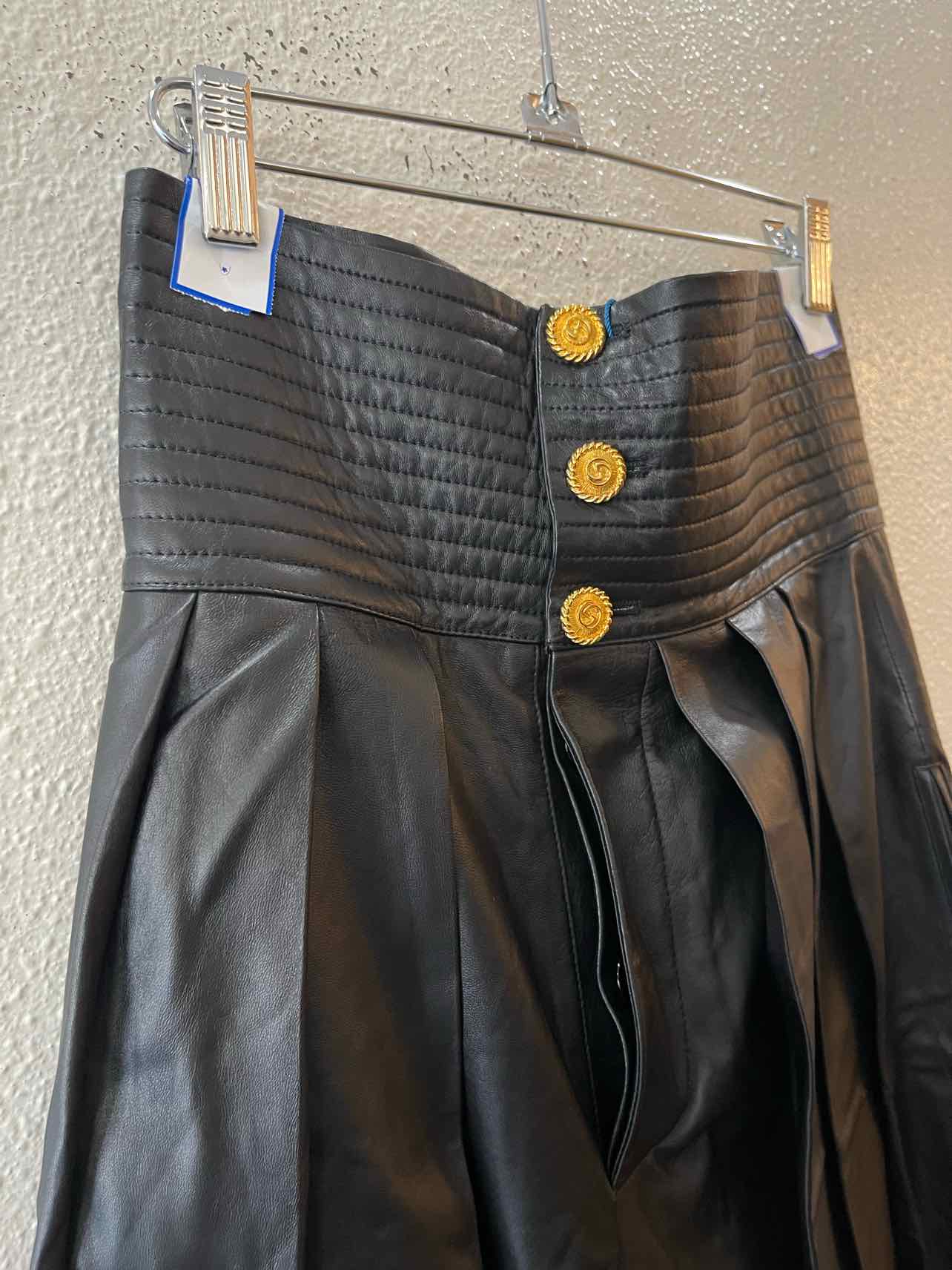 Gucci Black Size 40 Pants