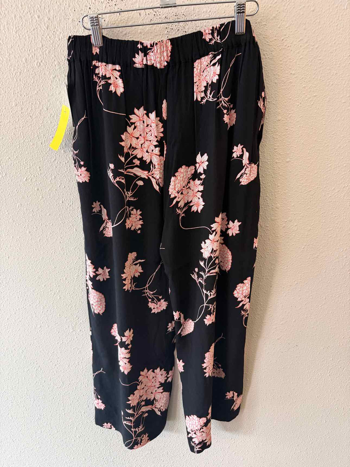 Chelsea 28 Black Multi Size 8 Pants