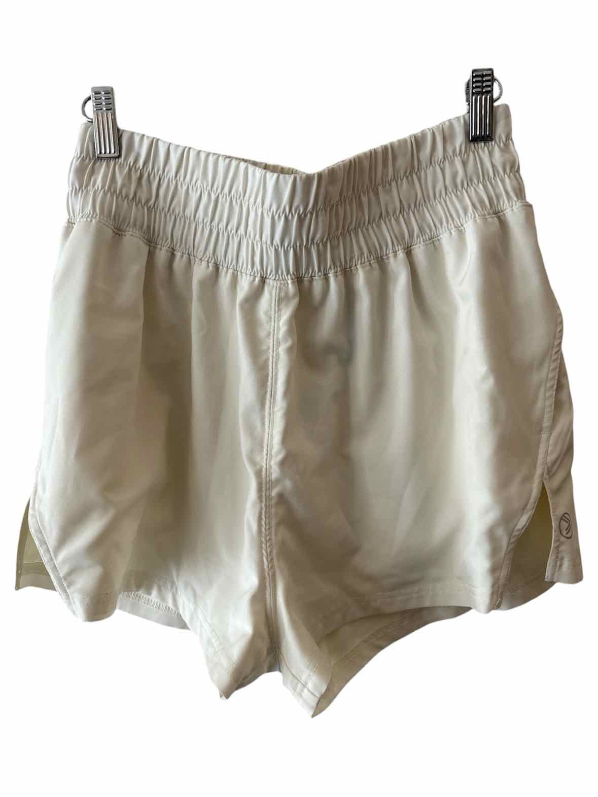 Savvi Cream Size M Shorts