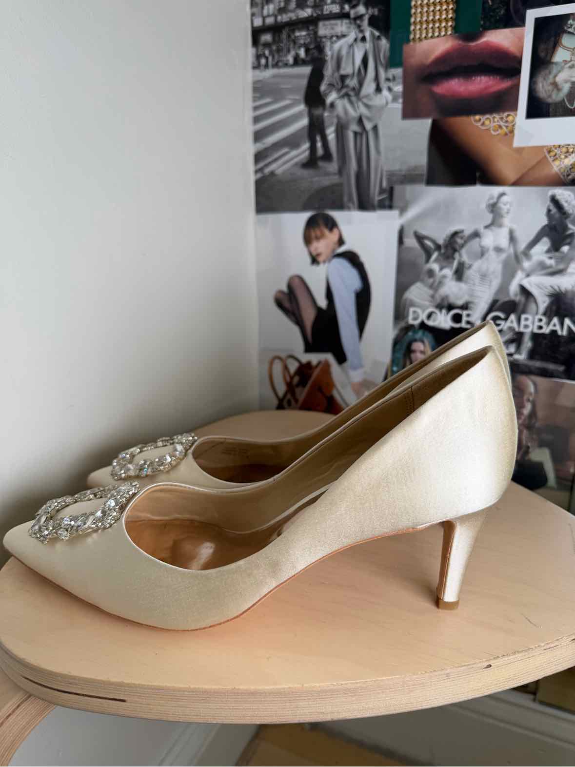 Badgley Mischka Off White Size 7 1/2 Shoes