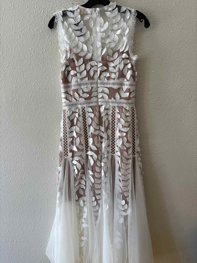 Bronx and Banco Nude and White Size S Dress