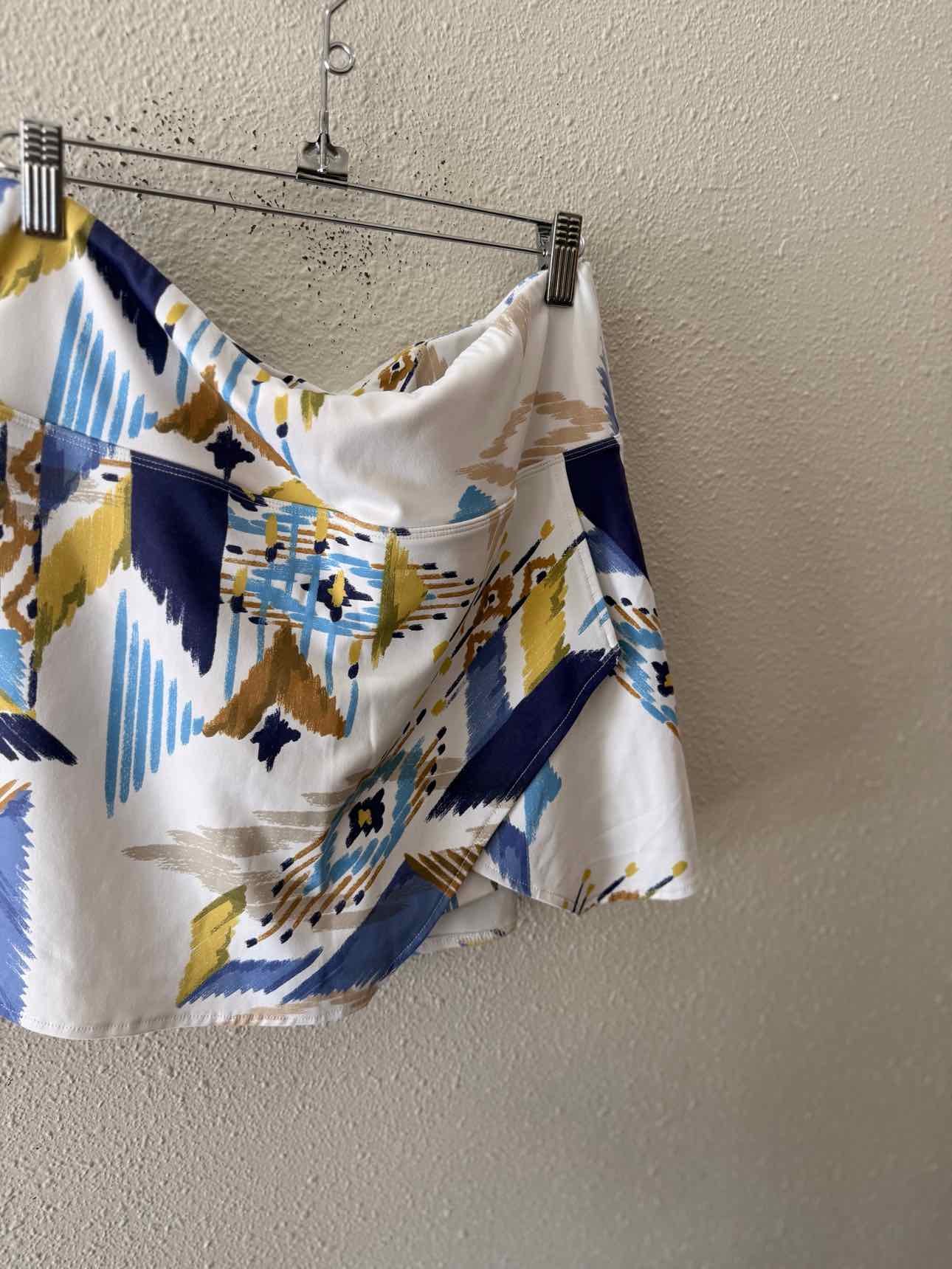 Savvi White Multi Size L Skort