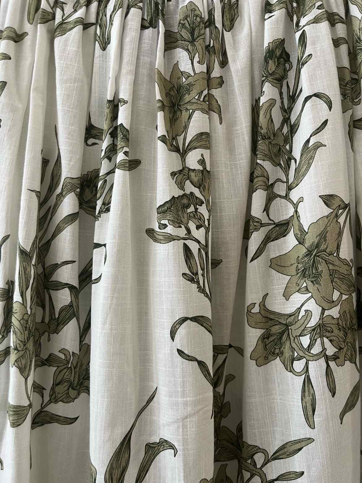 Hunter Bell White and Green Size 2 Skirt