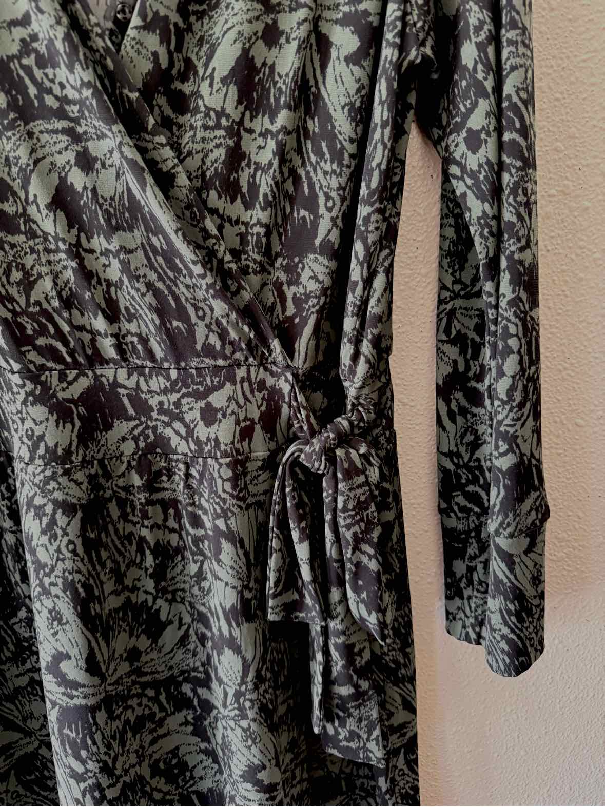 Veronicam Black and Green Size L Romper