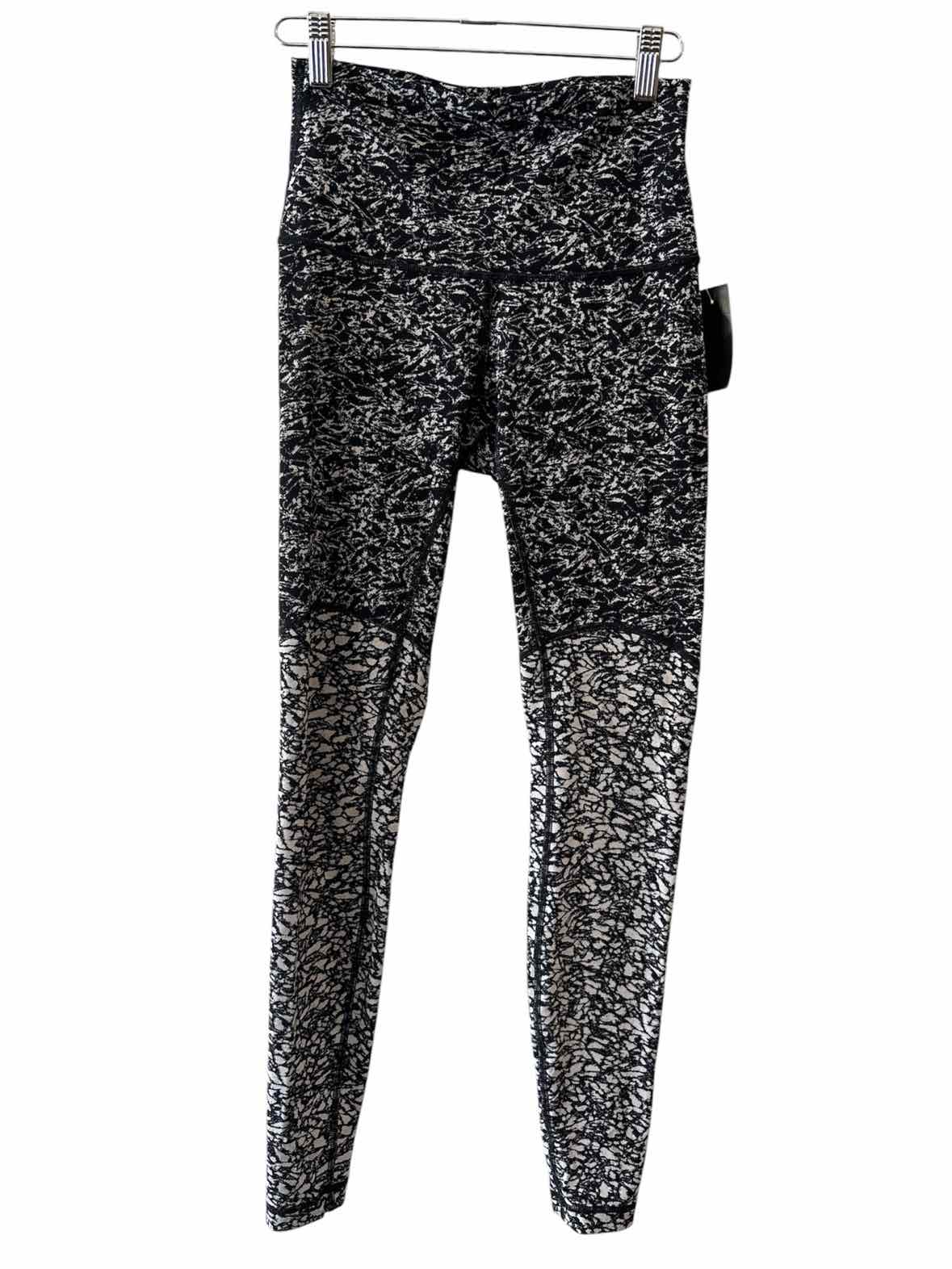 Lululemon Black and white Size 6 Leggings