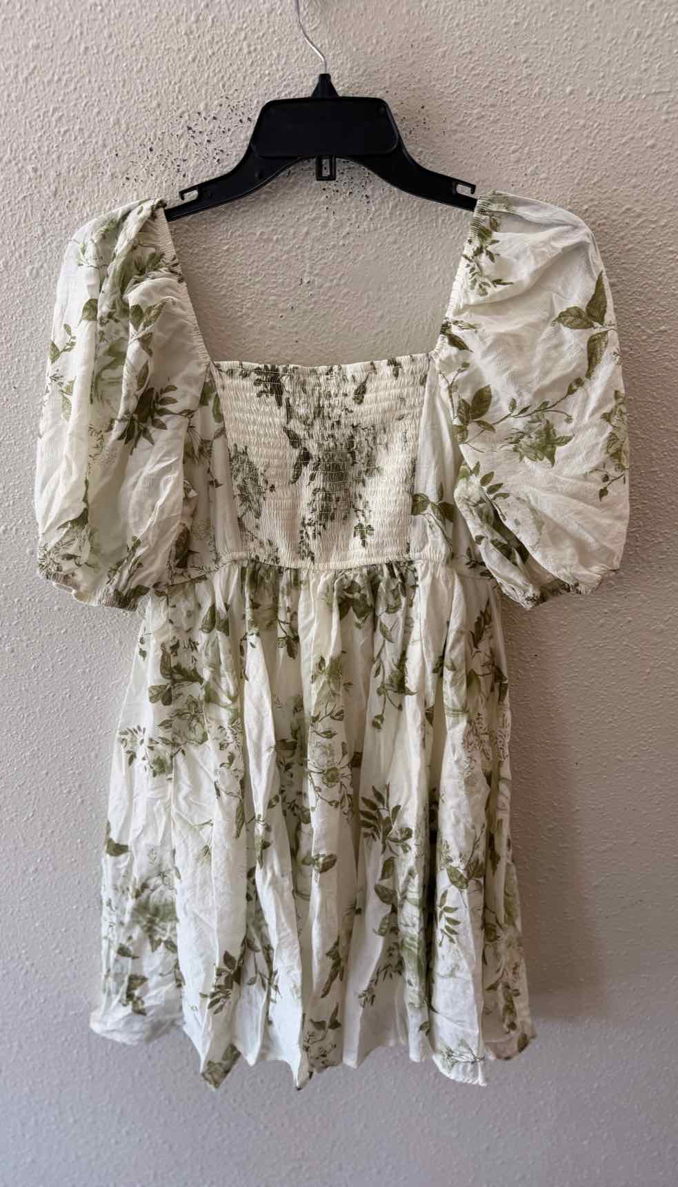 Blu Pepper White and Green Size L Dress