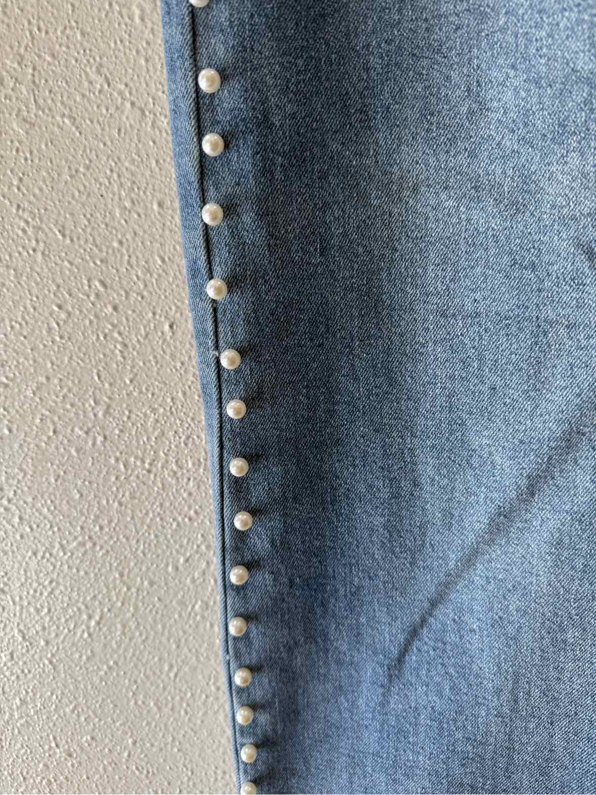 VBRT Medium Wash Size 26 Jeans