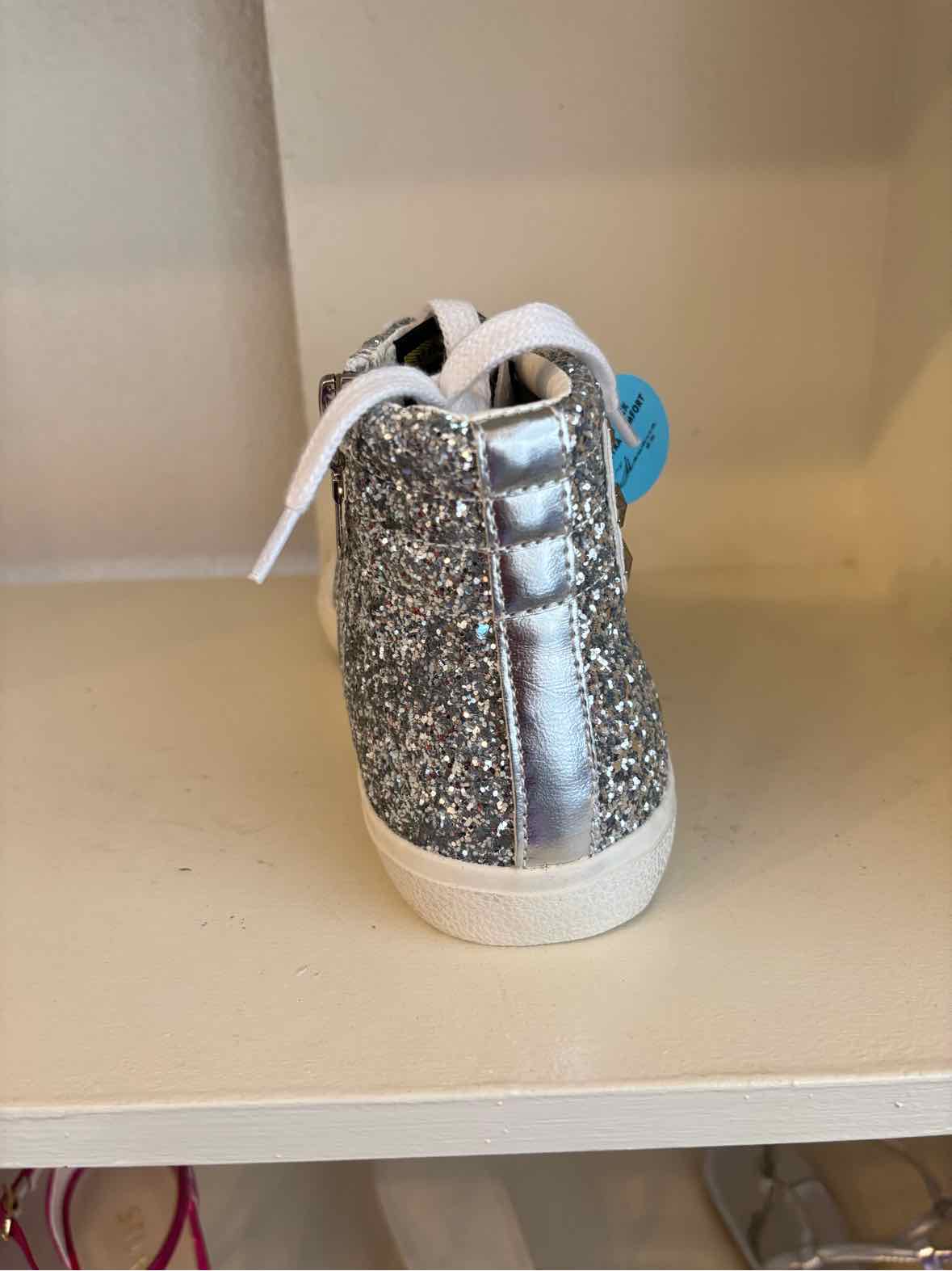 Vintage Havana Grey and white Size 6 Shoes