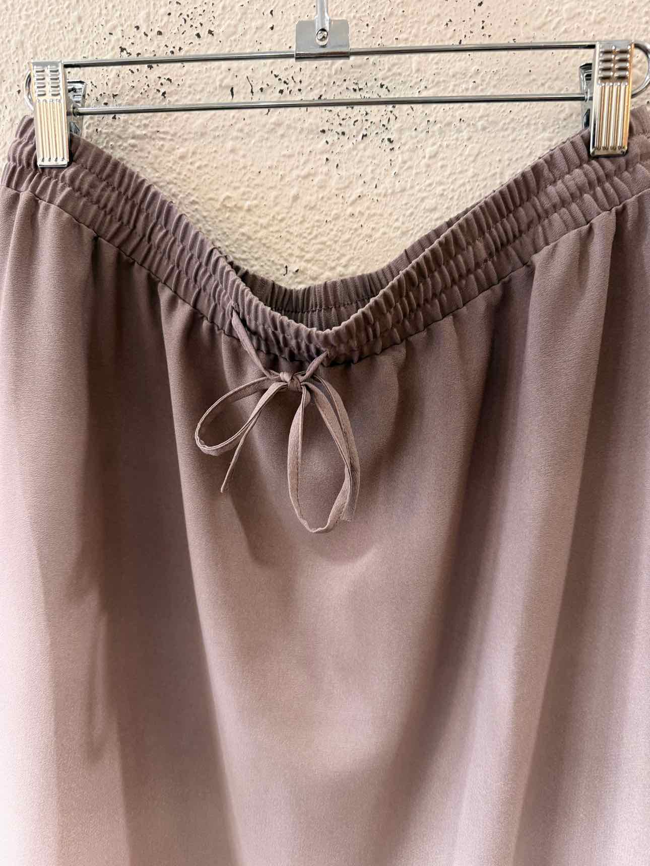 Ann Taylor Factory Taupe and White Size M Skirt