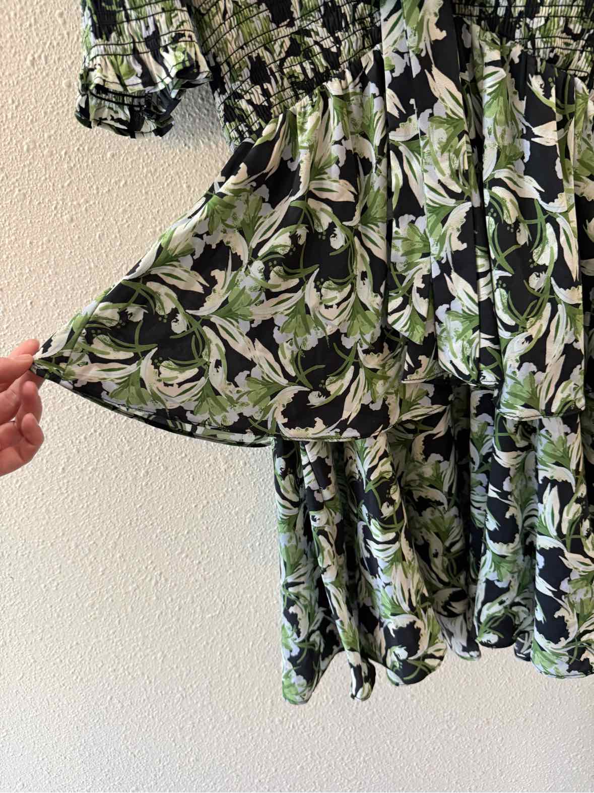 En Saison Black and Green Size M Dress