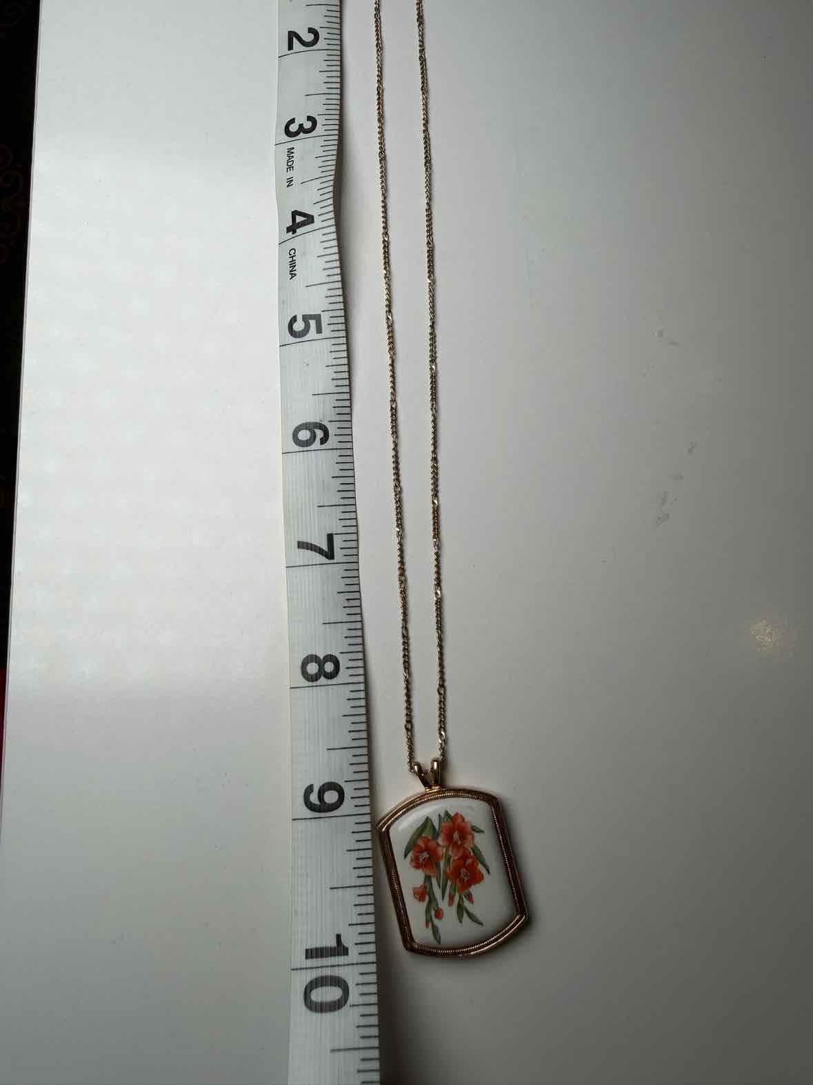 avon Gold Necklace
