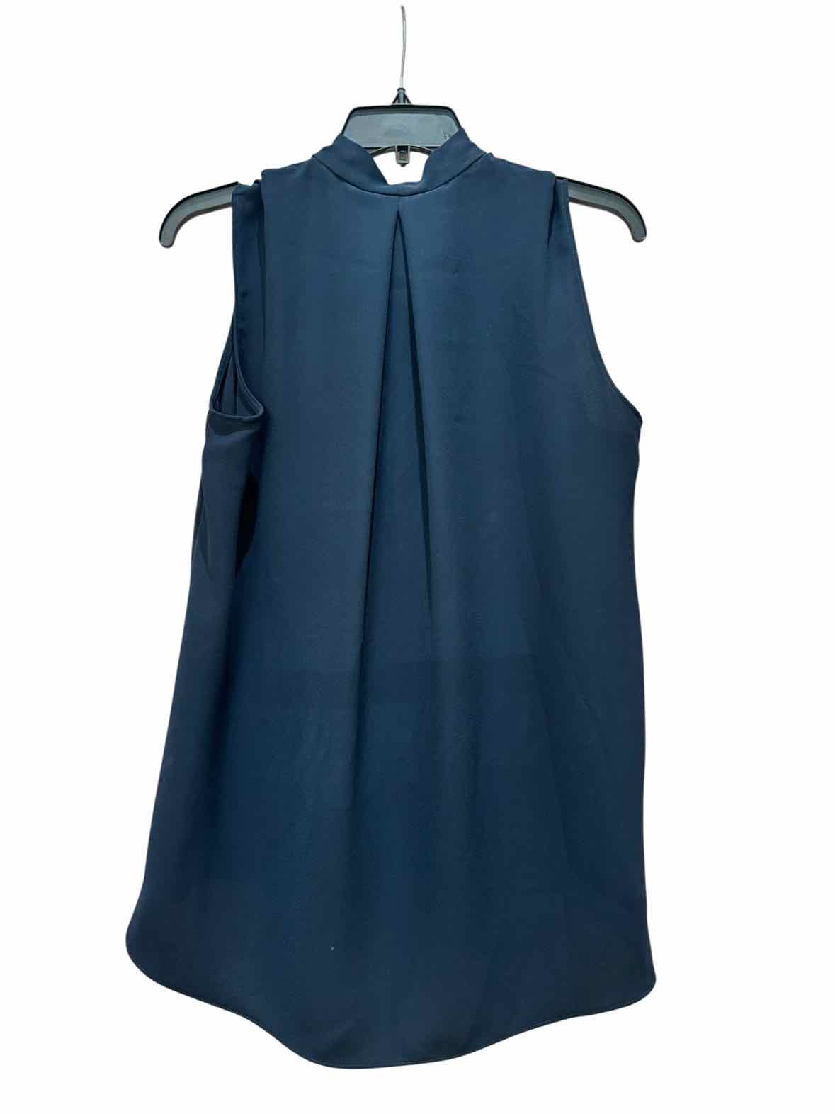 Pearl Navy Size M Shirt