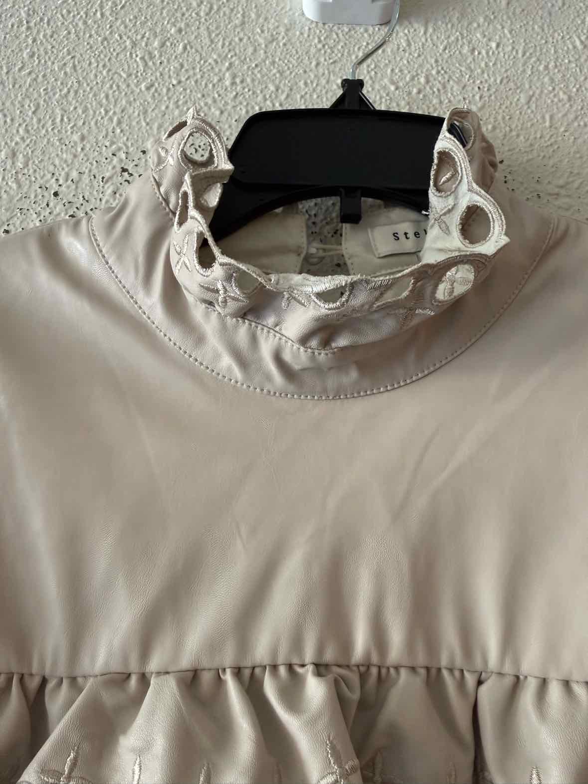stellah Greige Size L Shirt
