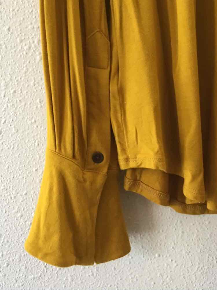 Akemi + Kin Mustard Size L Shirt