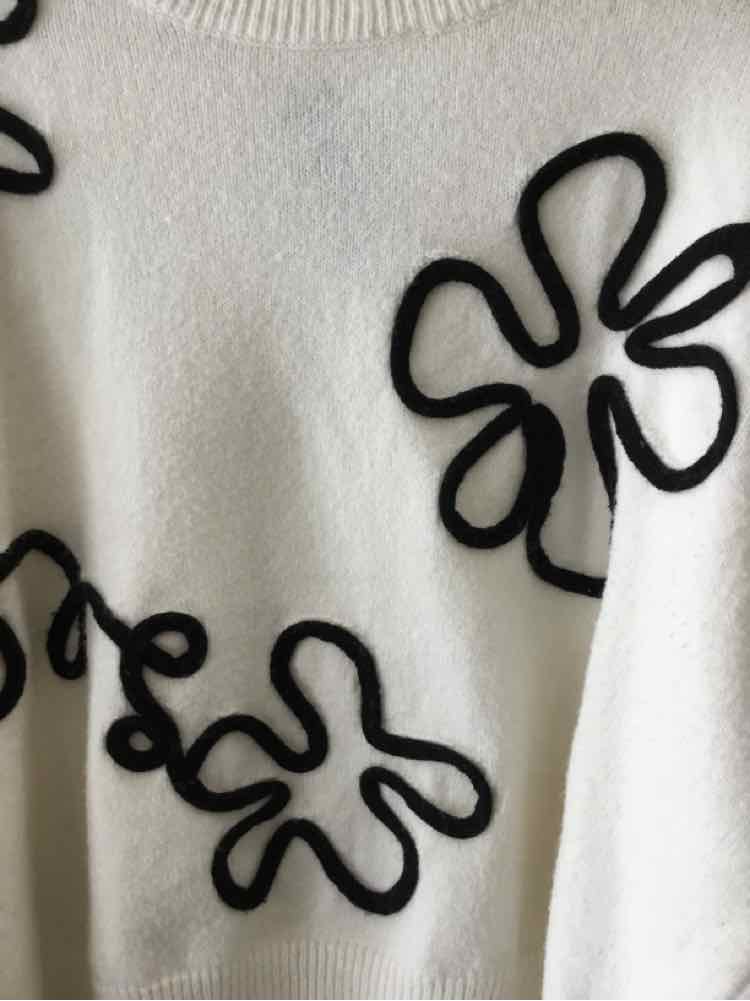 En Creme Cream and Black Size L Sweater