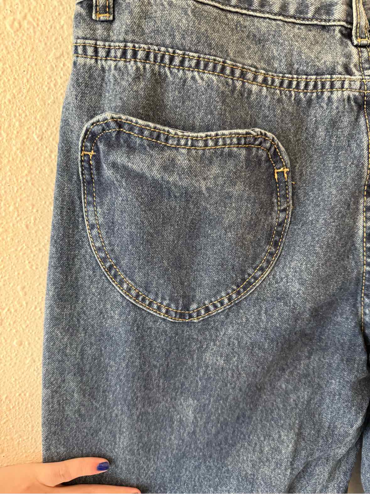 Fashion Nova Medium Wash Size 9 Jeans