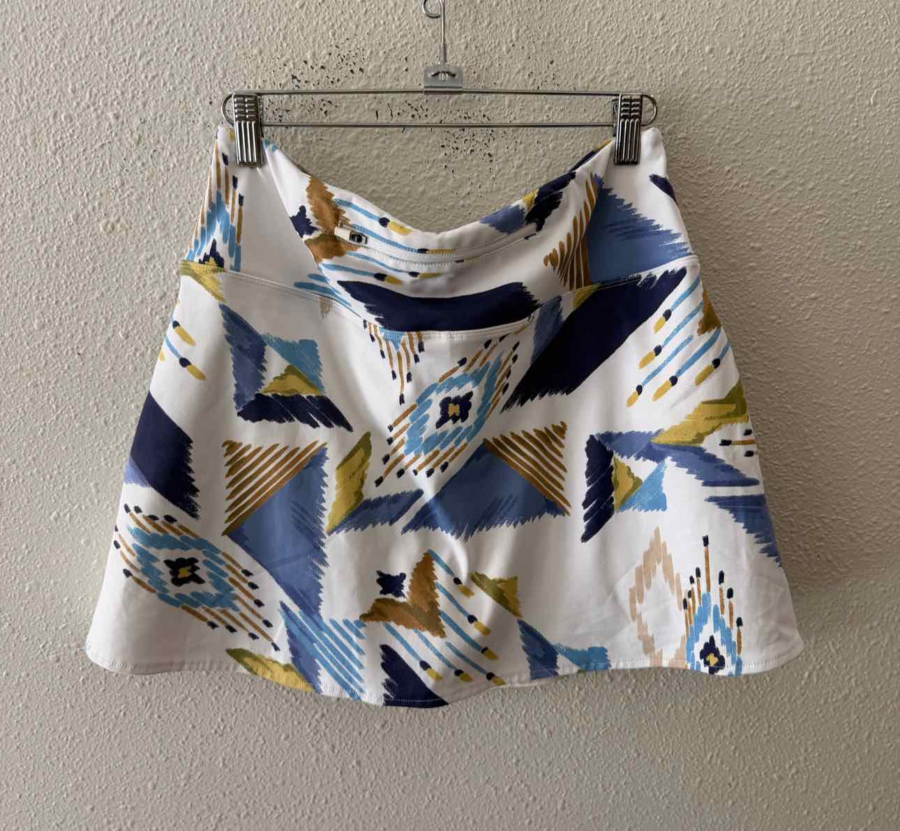 Savvi White Multi Size L Skort