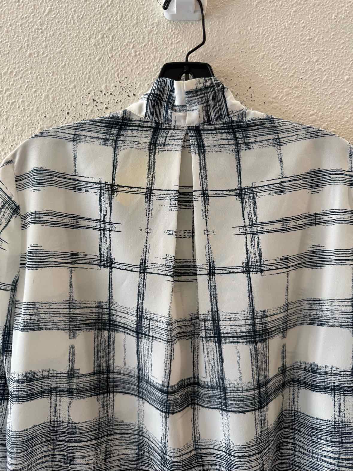 Barney's New York White and Blue Size 4 Shirt