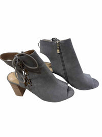 Vaneli Gray Size 8.5 Shoes