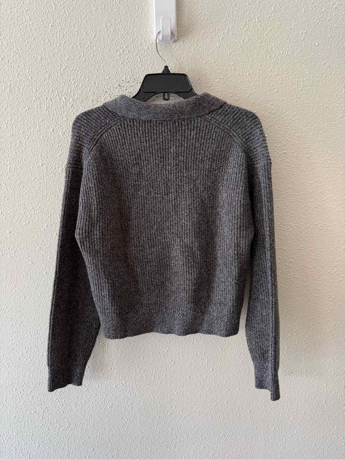 Uniqlo Charcoal Size M Sweater