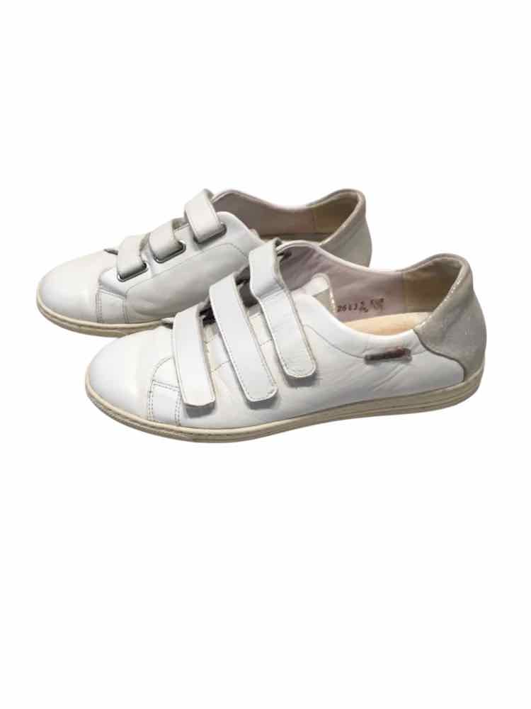 mobils WHITE & SILVER Size 7 1/2 Shoes