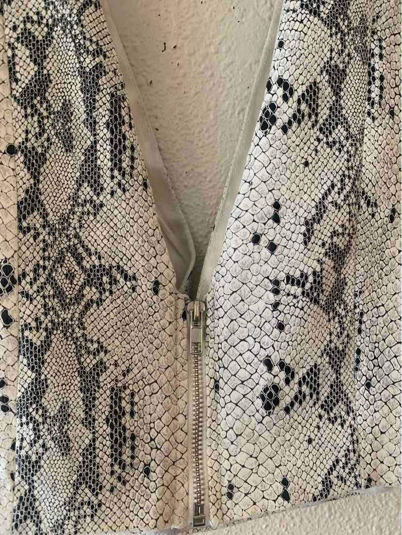 Faith in Love White and black Size 8 Tank Top